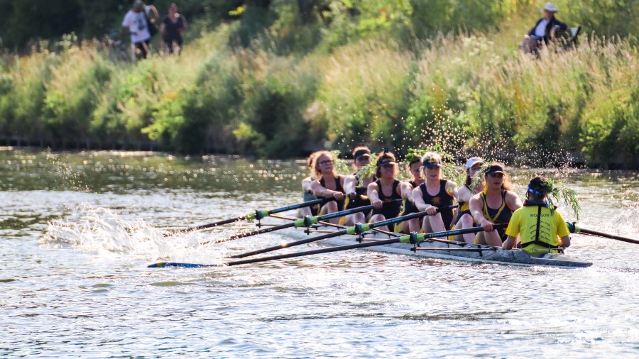 Image of women's boat 1 on the water in May Bumps