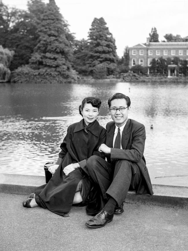 Professor Wang Gungwu and his wife Margaret at Kew Gardens 