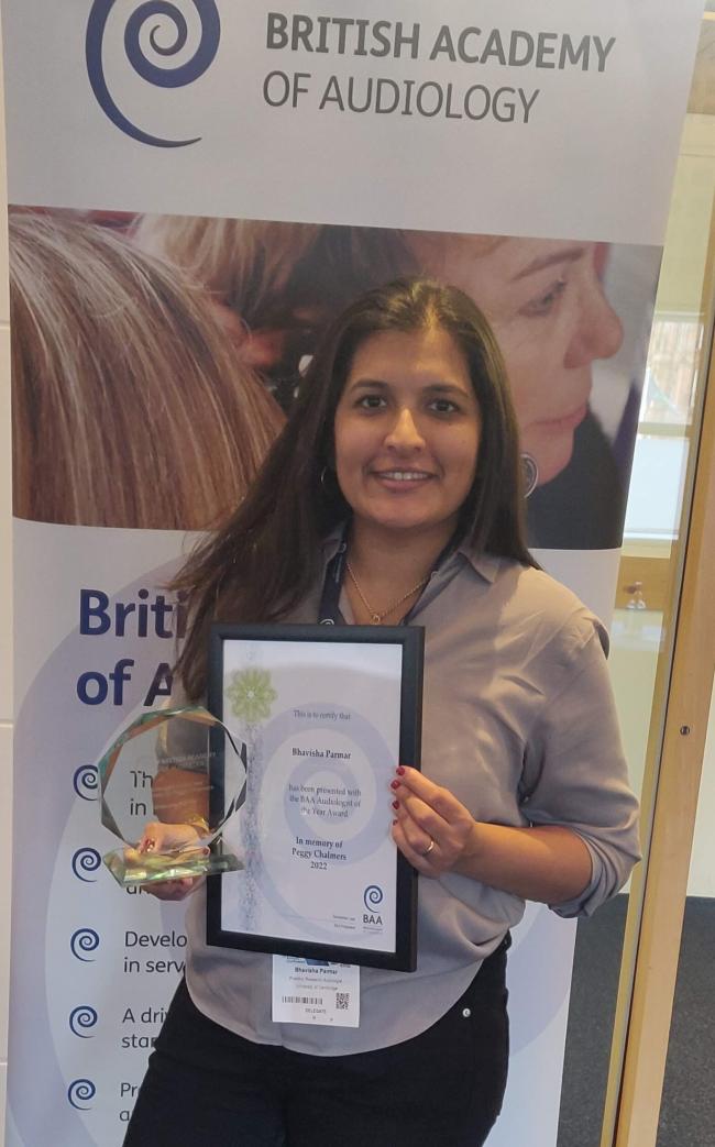 Dr Parmar with her award