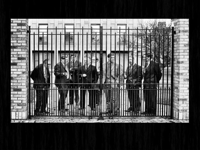 Jack King, Bill Kirkman, Horace Northern and others wait behind the College gates