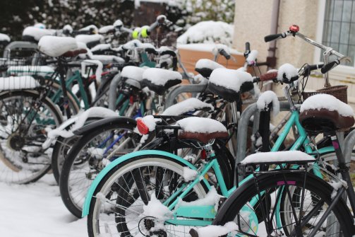 Snowy bikes at Wolfson College