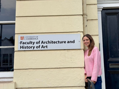 Elena outside the Faculty of Architecture and History of Art